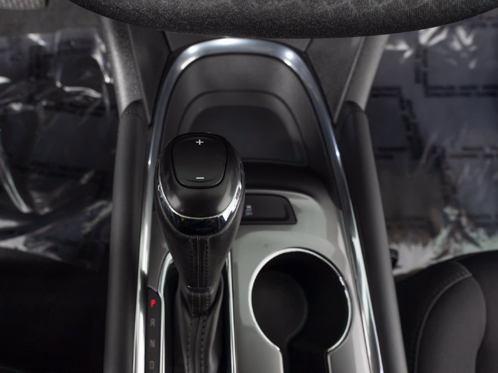 Used 2017 Chevrolet Malibu LT FWD image 28