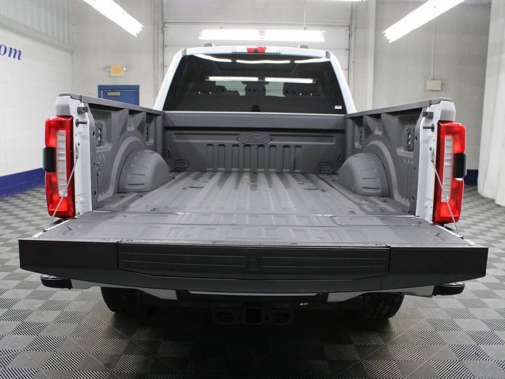 Used 2025 Ford F350 Lariat w/ Black Appearance Package image 44