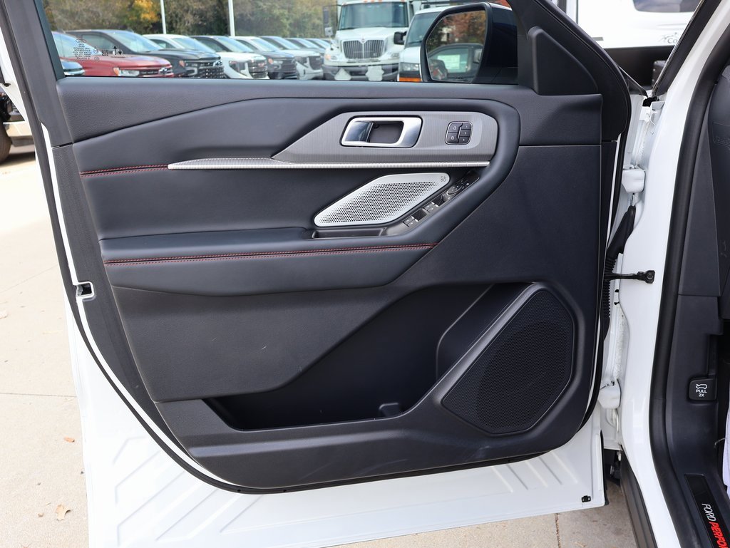 Used 2025 Ford Explorer ST image 9
