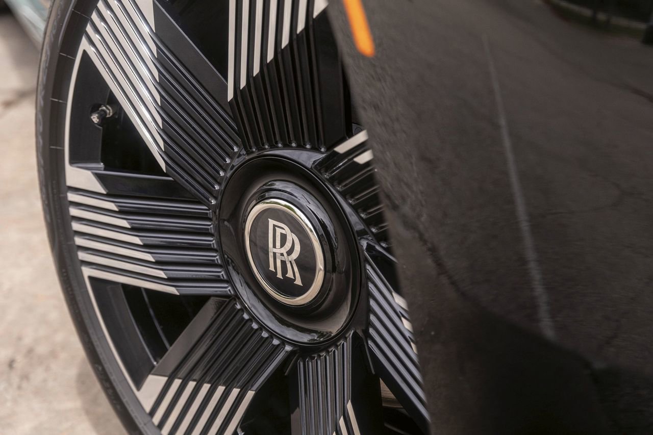 New 2026 Rolls-Royce Spectre image 4