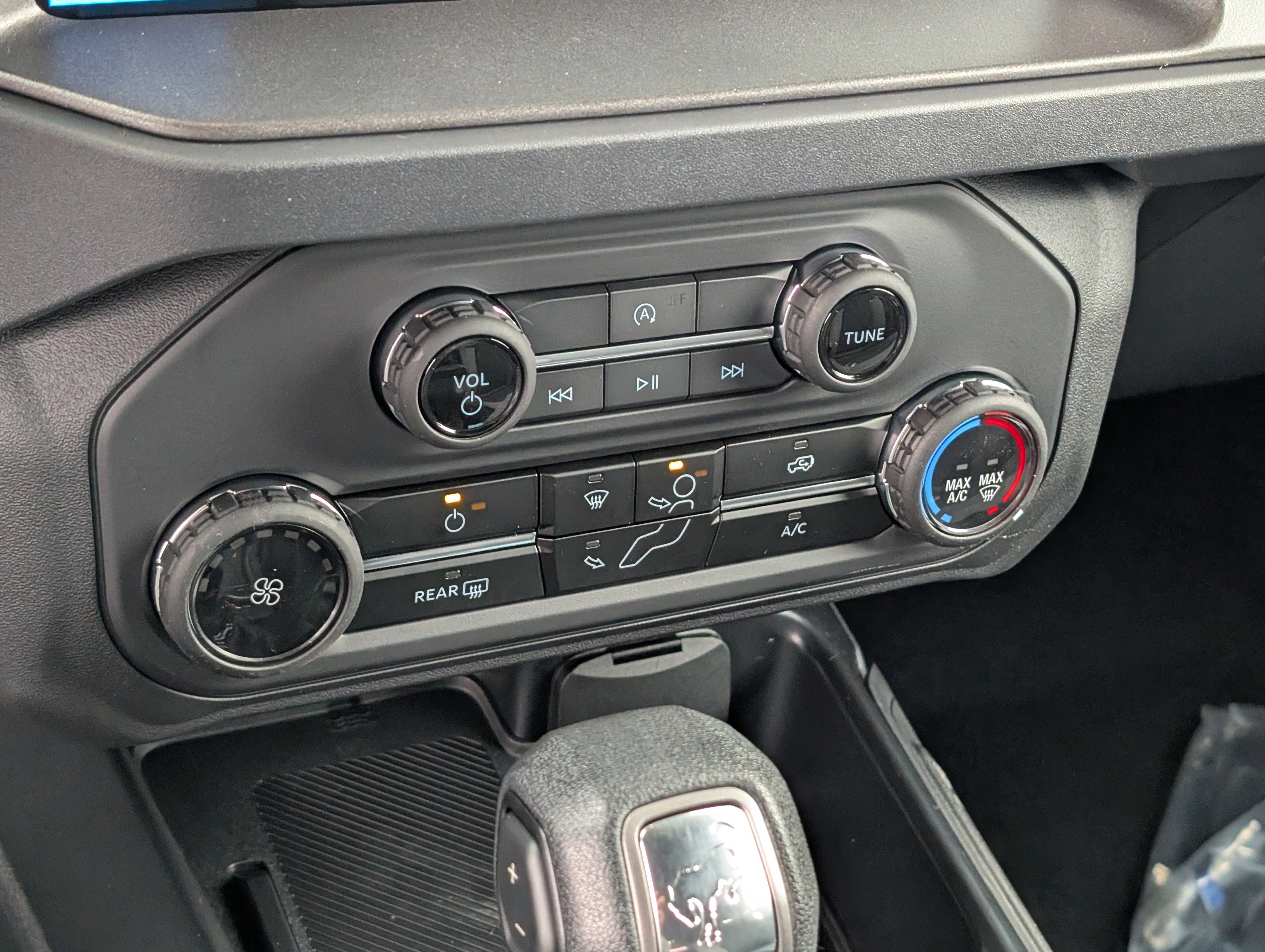 New 2025 Ford Bronco 4-Door AWD/4WD image 27
