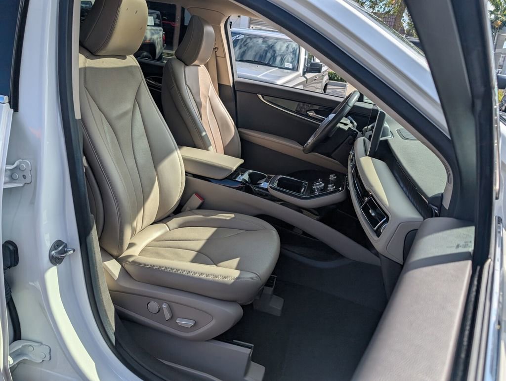 Used 2022 Lincoln Nautilus Reserve image 17