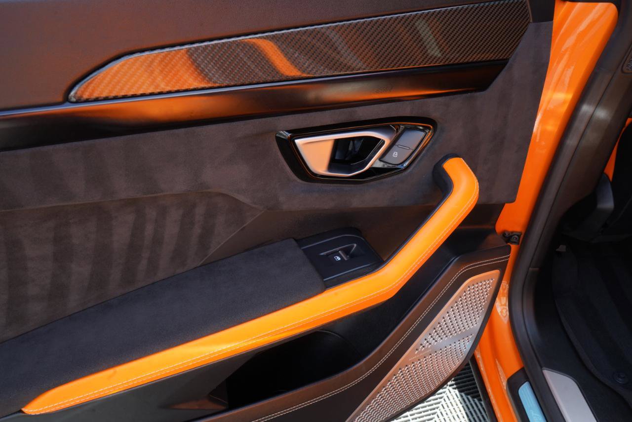 Used 2022 Lamborghini Urus AWD/4WD image 45