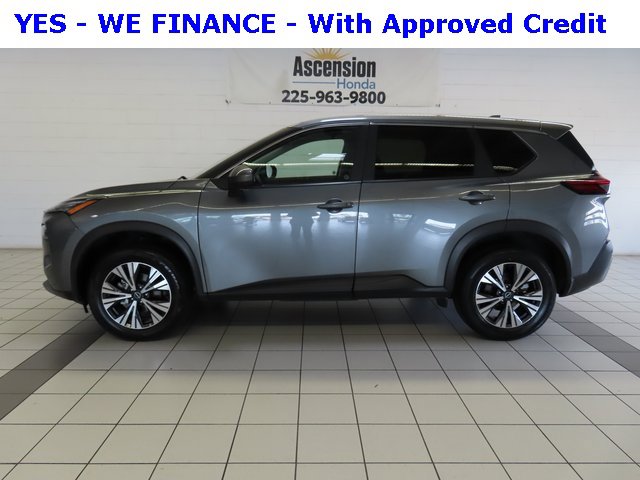Used 2023 Nissan Rogue SV image 3