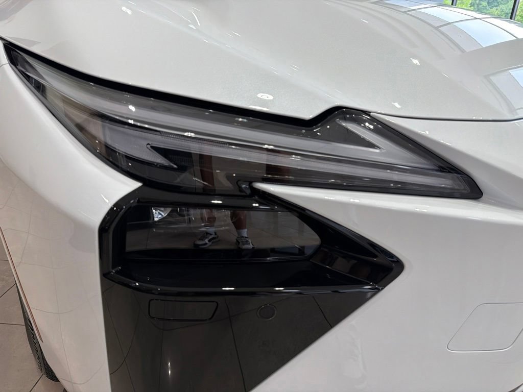 New 2026 Lexus ES 500e AWD/4WD image 23