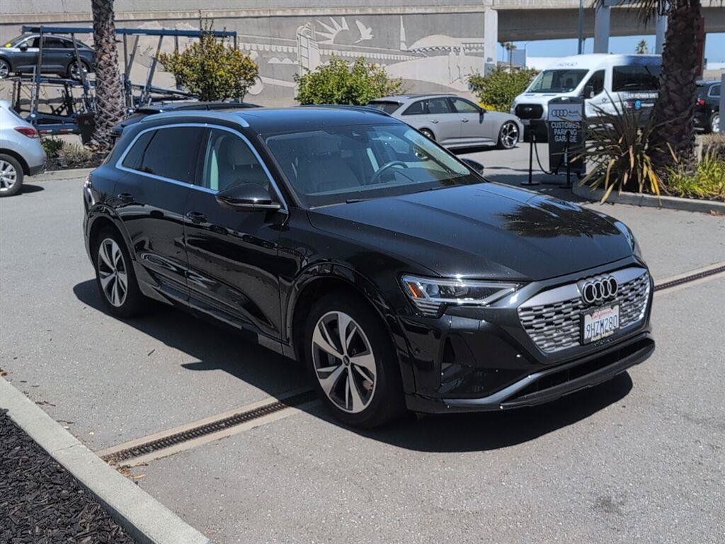 Used 2024 Audi Q8 e-tron Premium Plus w/ Premium Plus Package AWD/4WD image 4