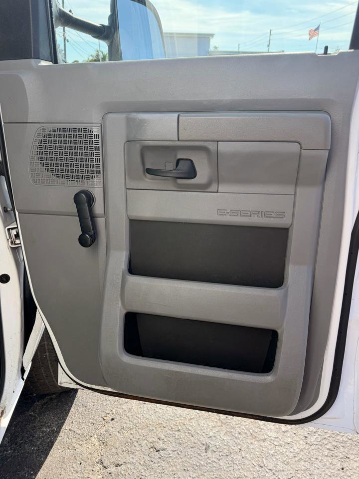 Used 2015 Ford E-350 and Econoline 350 Super Duty image 22
