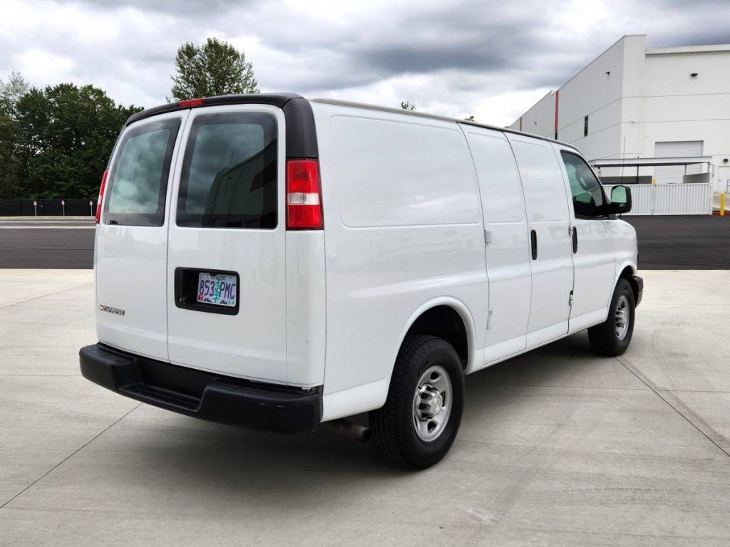 Used 2018 Chevrolet Express 2500 RWD image 5