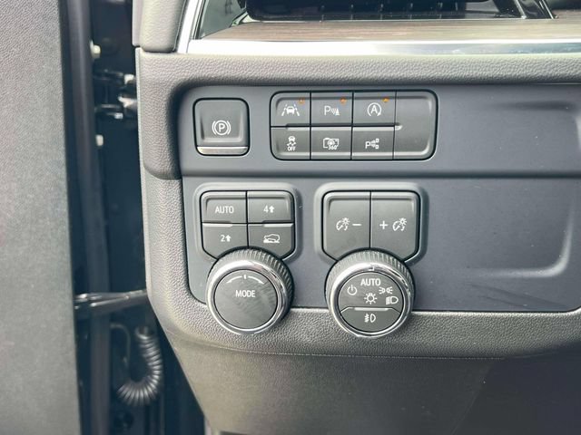 Certified 2026 Chevrolet Suburban LT w/ Comfort Package AWD/4WD image 21