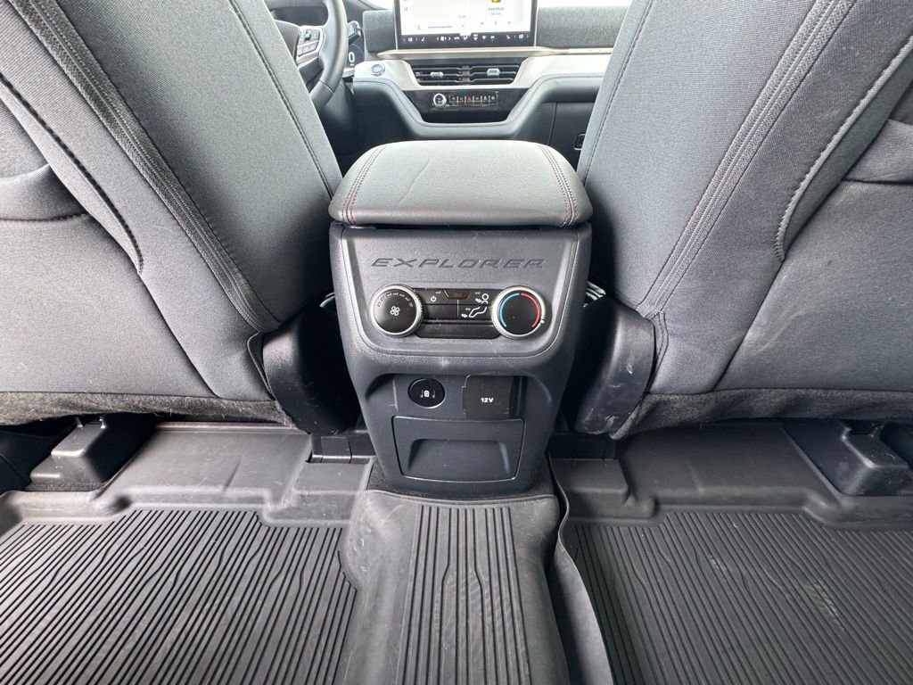 Used 2025 Ford Explorer Active image 16