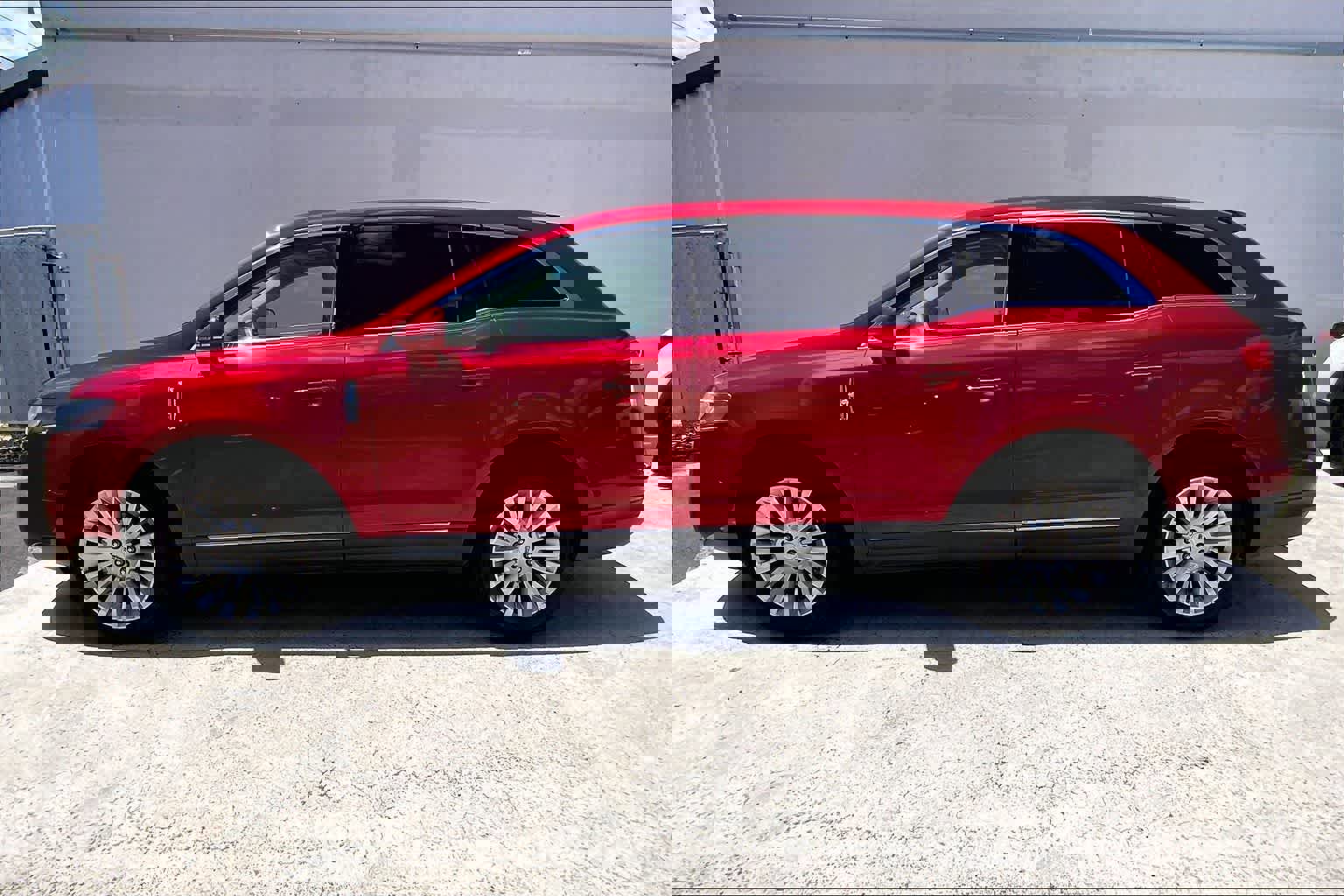 Used 2010 Lincoln MKT 2WD image 4