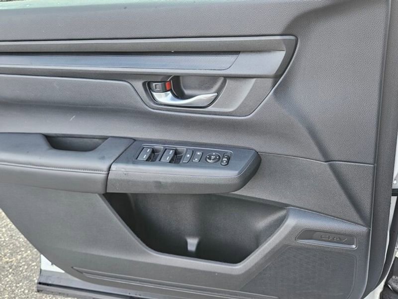 Used 2025 Honda CR-V LX image 30
