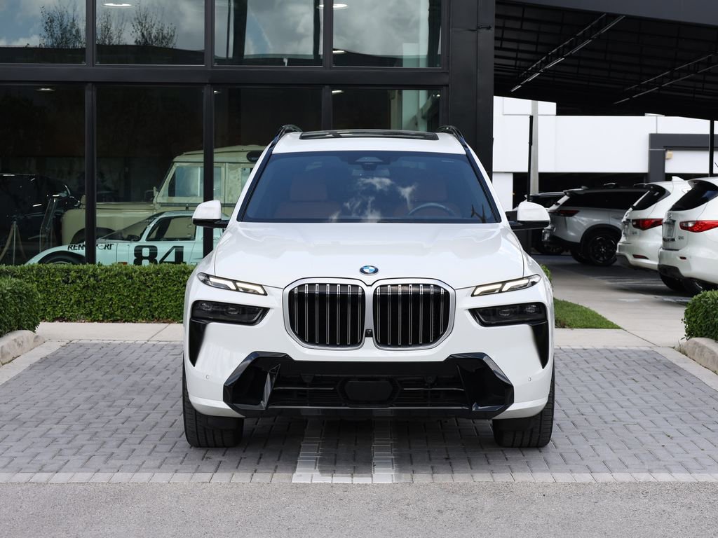 Used 2024 BMW X7 xDrive40i w/ M Sport Package image 3