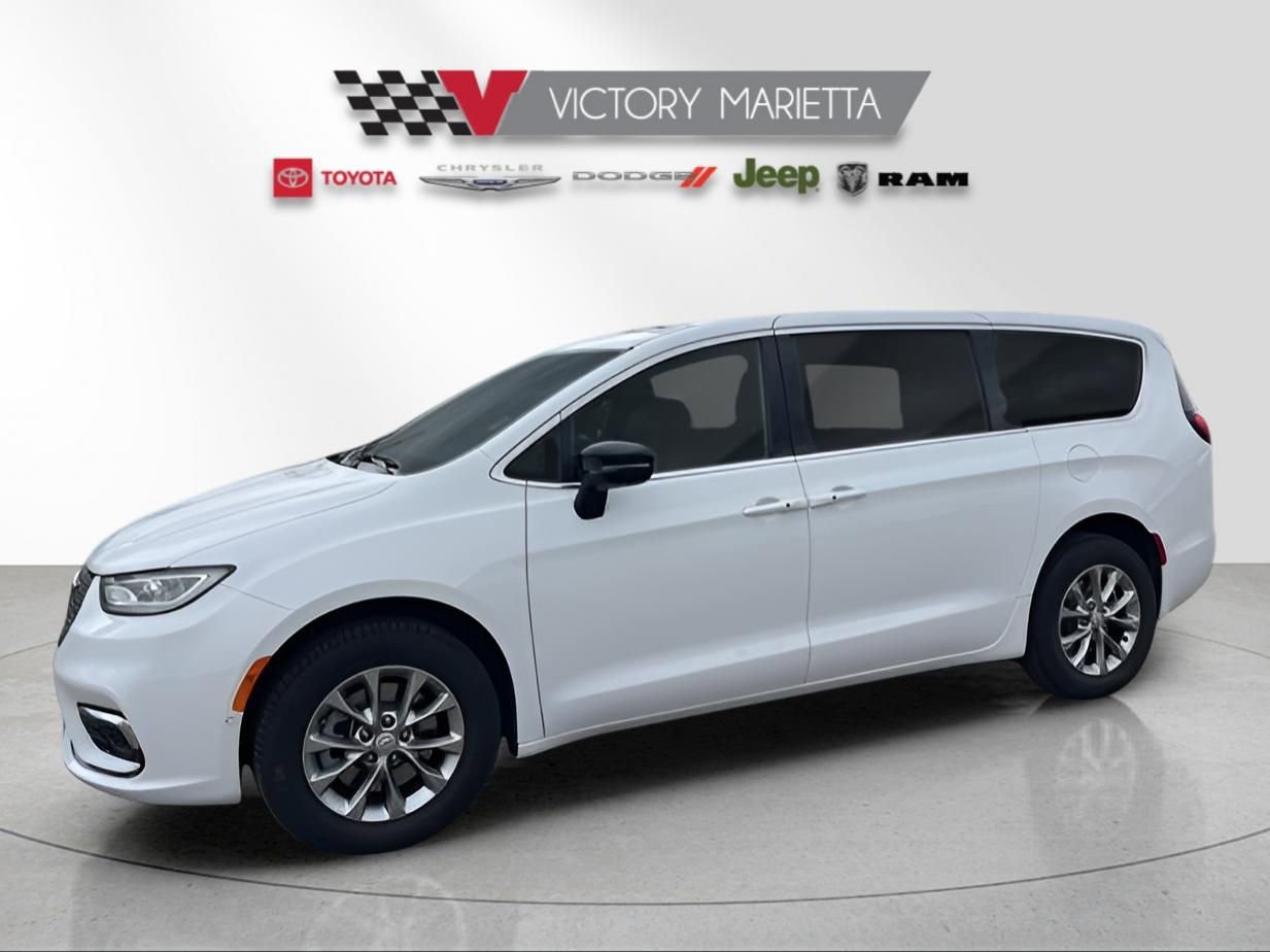 New 2026 Chrysler Pacifica Select