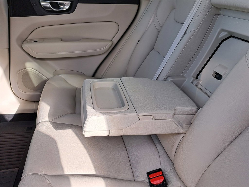 Used 2020 Volvo XC60 T5 Inscription w/ Protection Package image 28