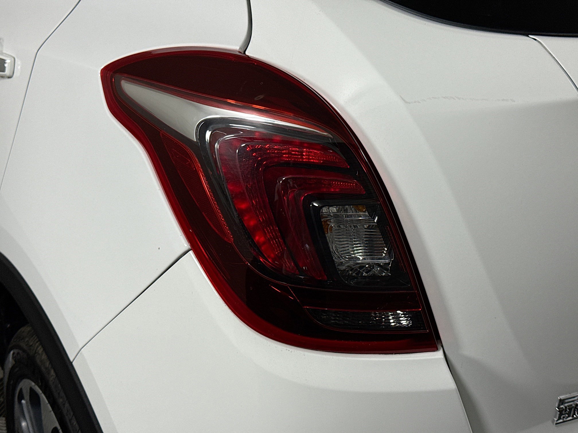 Used 2021 Buick Encore Preferred image 36