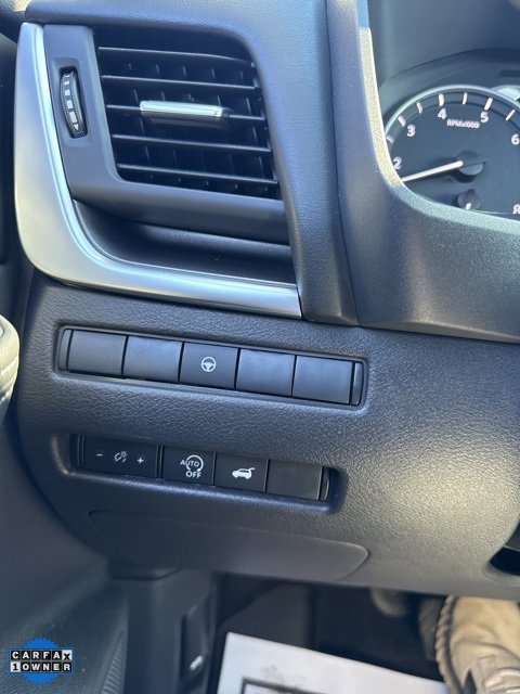 Certified 2025 Nissan Rogue SV image 31