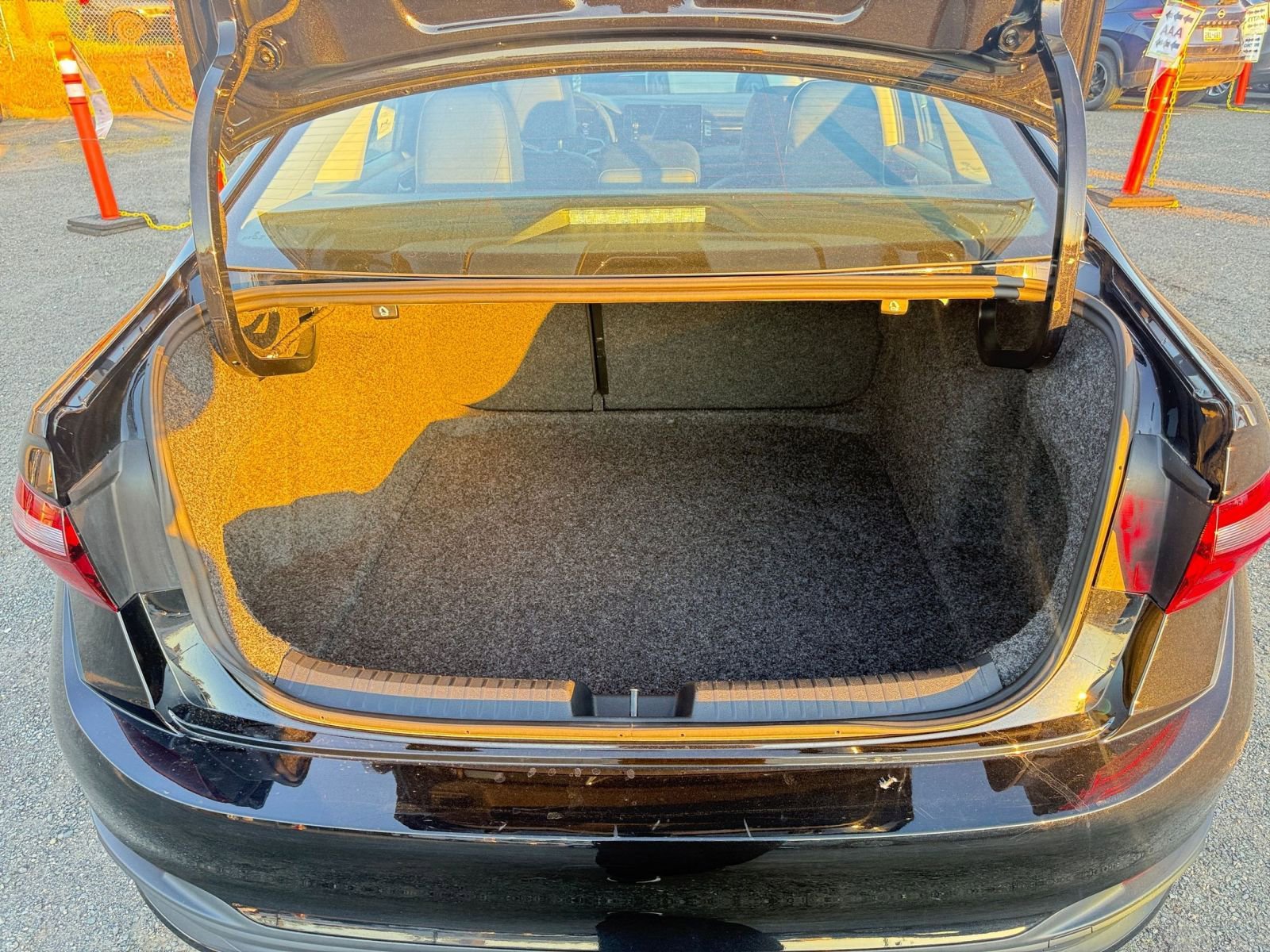 Used 2025 Volkswagen Jetta SE image 32