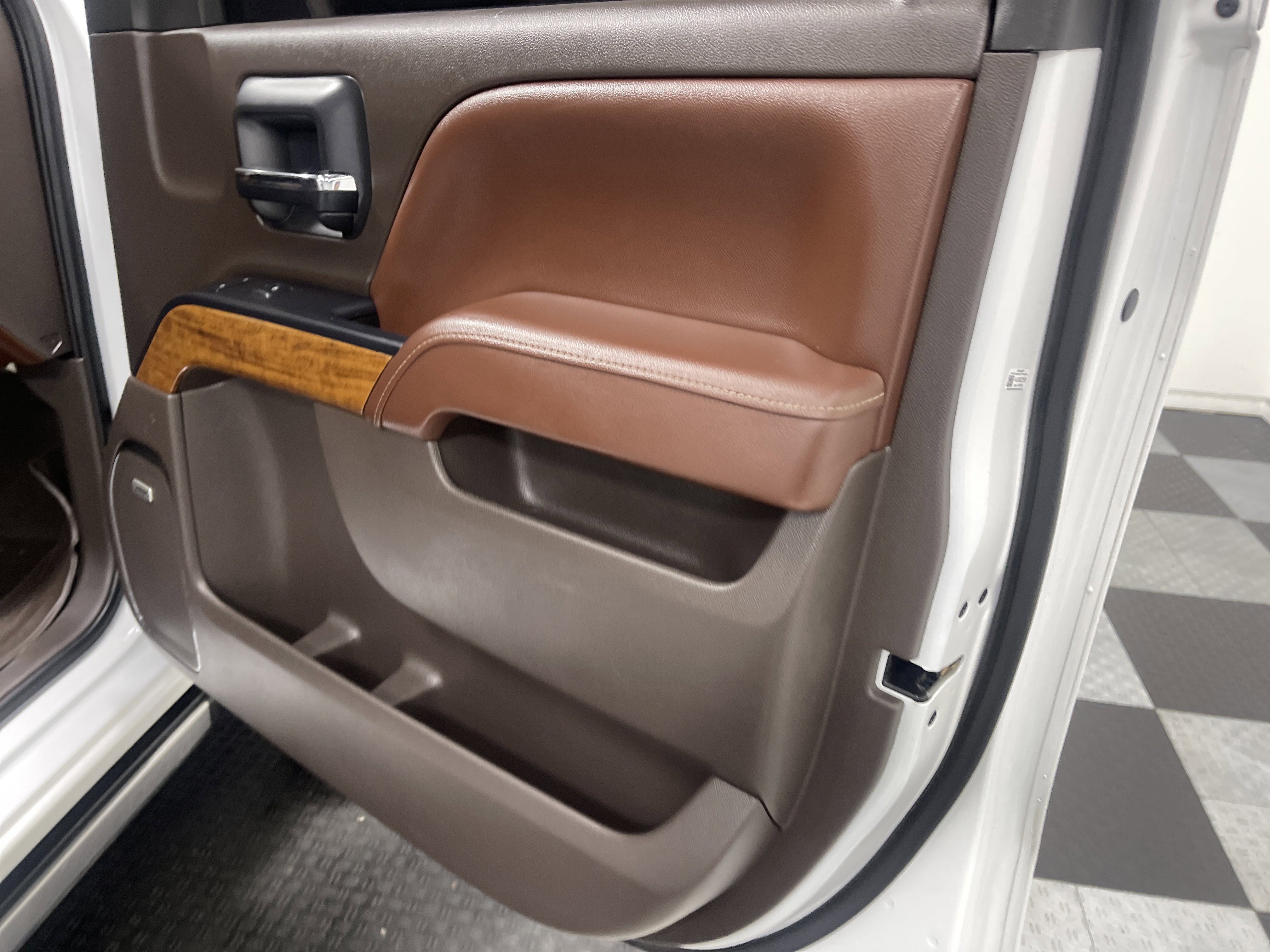 Used 2016 Chevrolet Silverado 1500 High Country w/ High Country Premium Package image 23