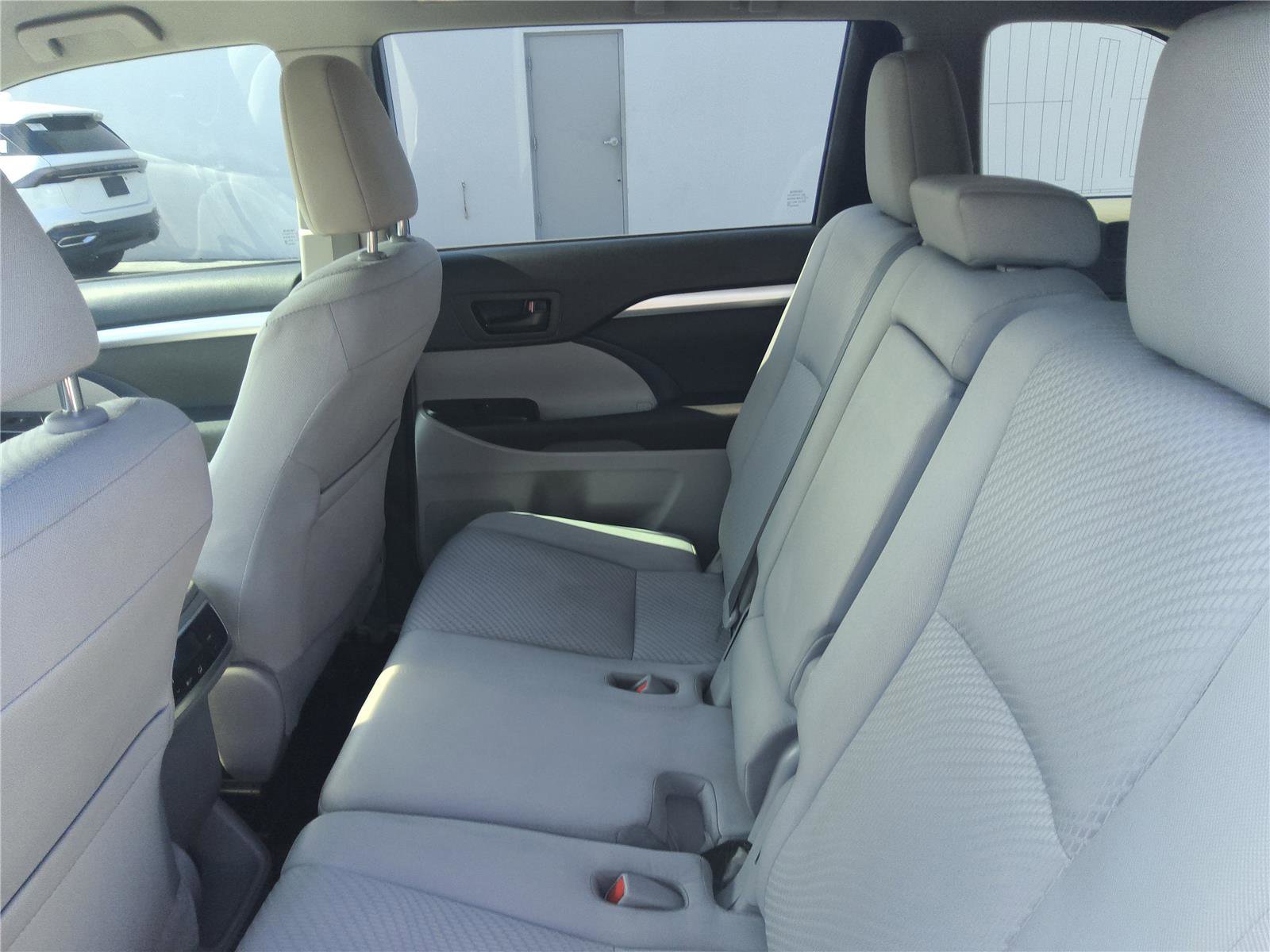 Used 2018 Toyota Highlander LE FWD image 20