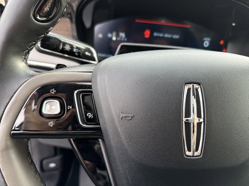 Used 2025 Lincoln Corsair Reserve w/ Equipment Group 202A image 27