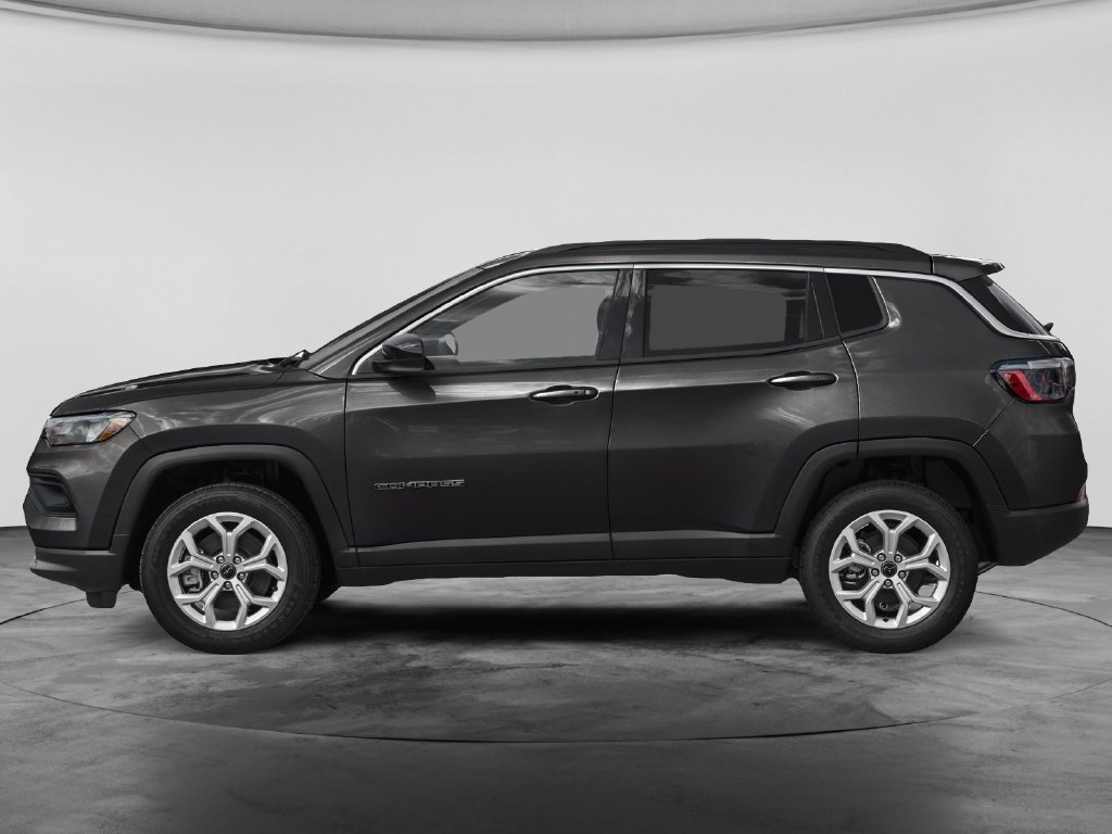 Used 2025 Jeep Compass Limited AWD/4WD image 3