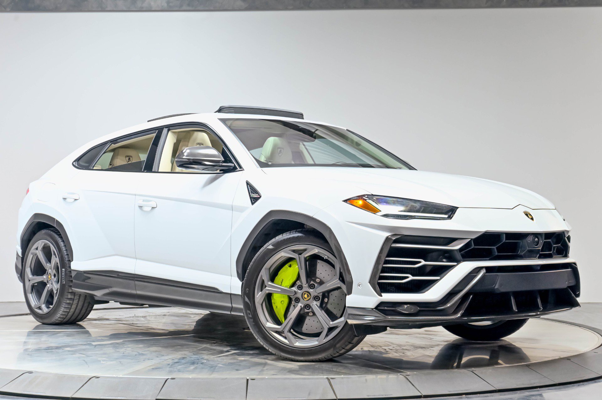 Used 2020 Lamborghini Urus AWD/4WD image 56