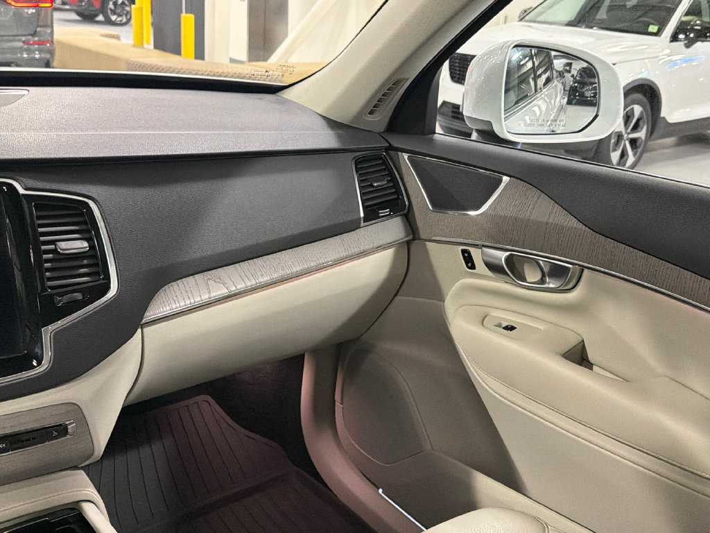 Certified 2025 Volvo XC90 T8 Plus w/ Protection Package Premier AWD/4WD image 24