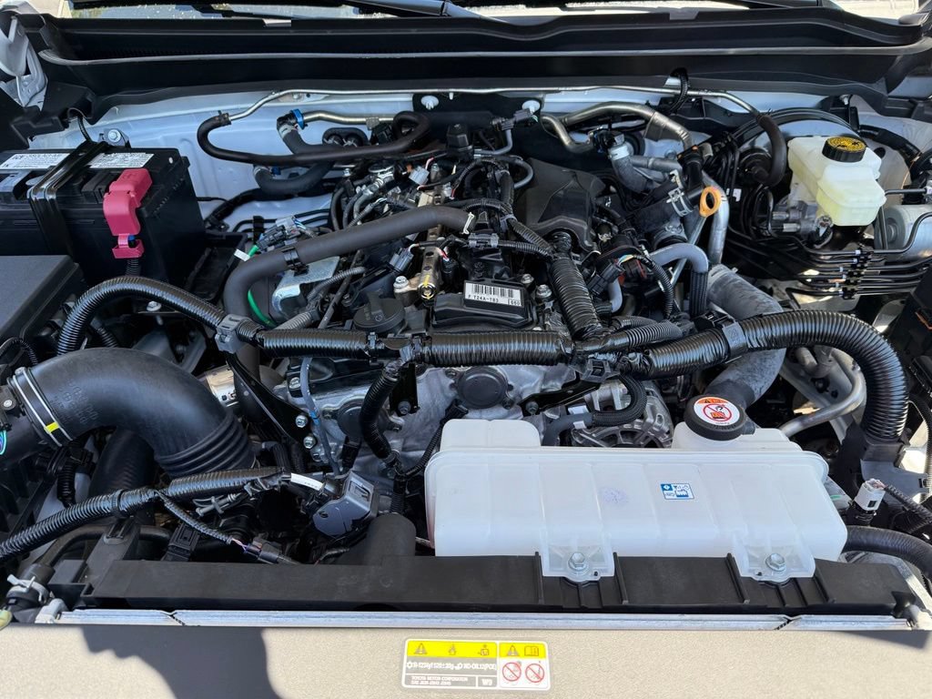 Certified 2025 Toyota Tacoma SR5 AWD/4WD image 10