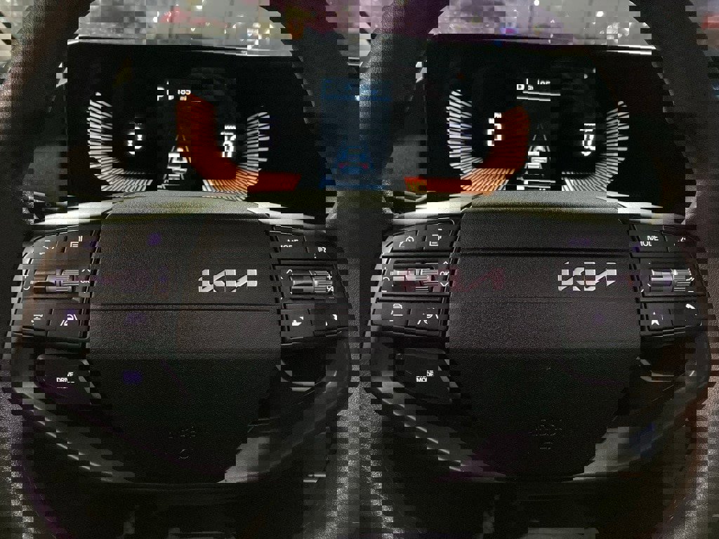 Used 2025 Kia K4 LXS image 17