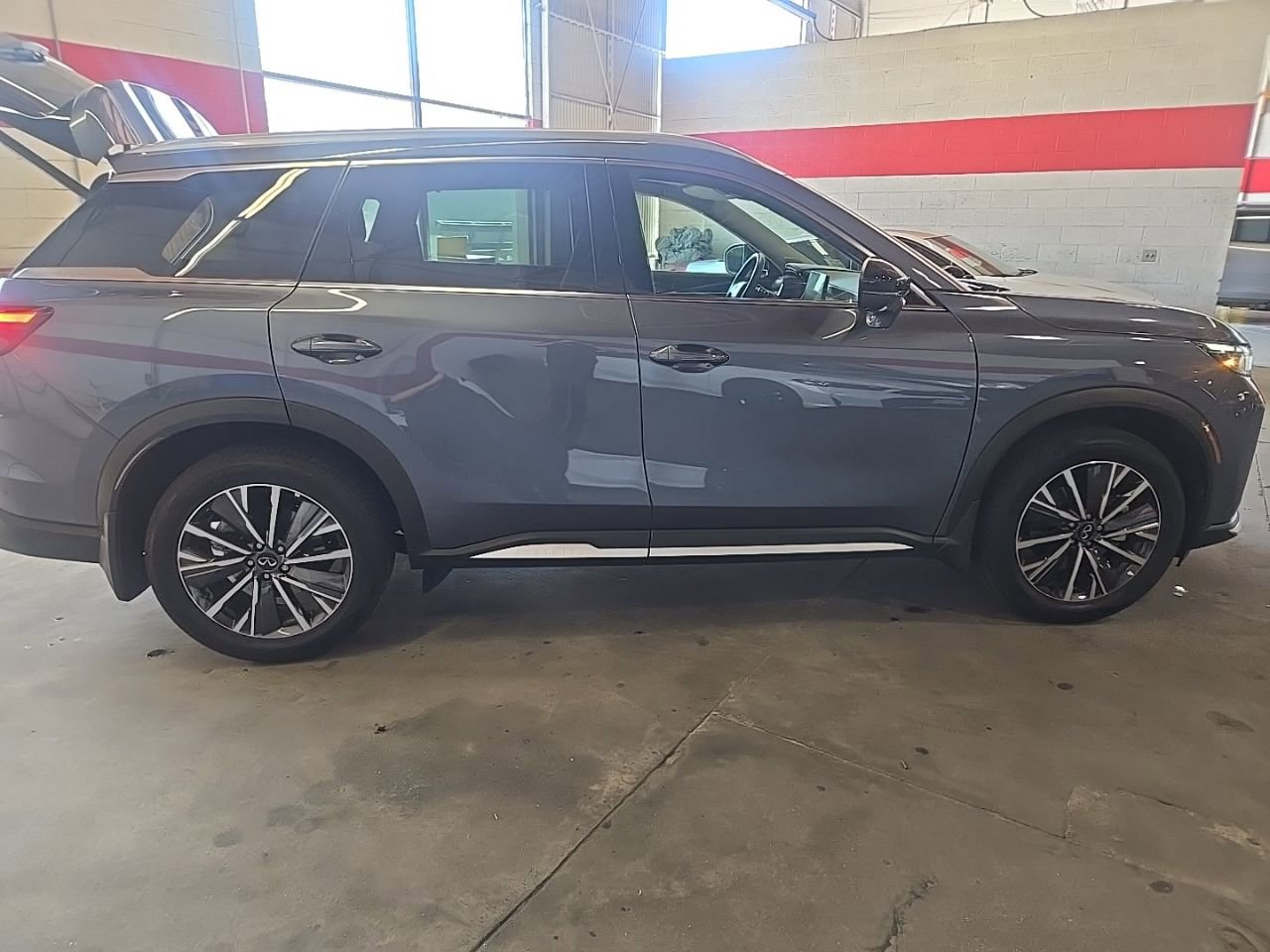 Certified 2026 INFINITI QX60 Luxe w/ Cargo Package FWD image 5