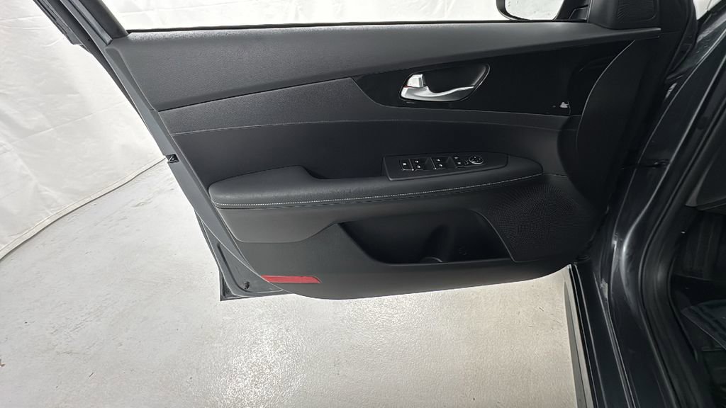 Used 2024 Kia Forte GT-Line image 16