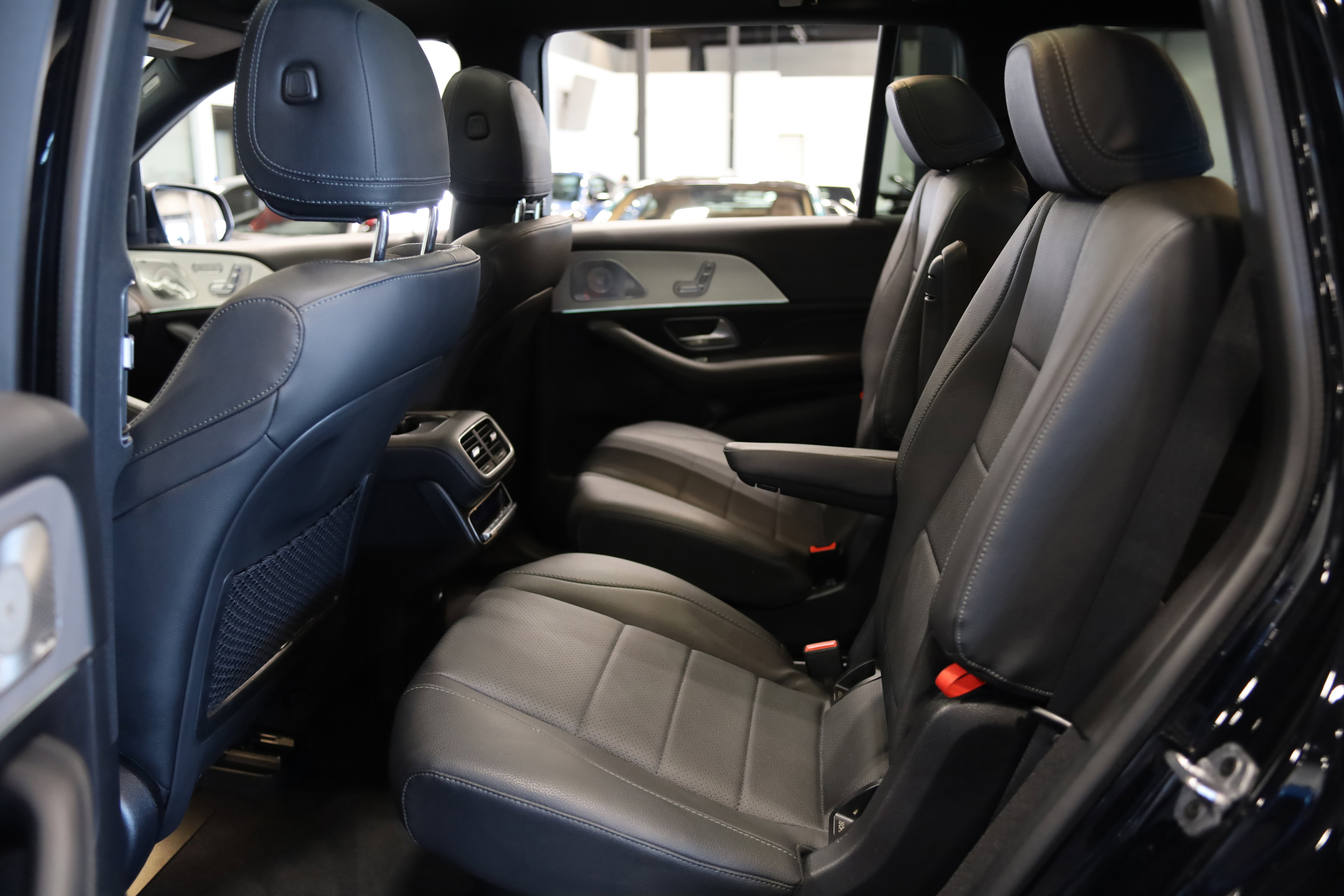 Used 2024 Mercedes-Benz GLS 450 4MATIC image 37