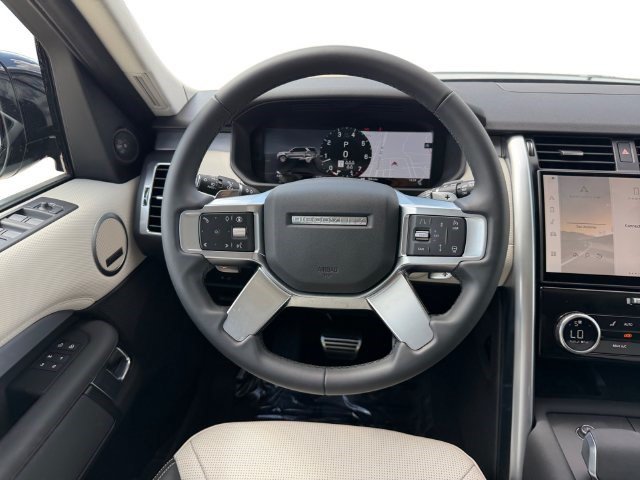 Used 2026 Land Rover Discovery Limited Edition AWD/4WD image 13