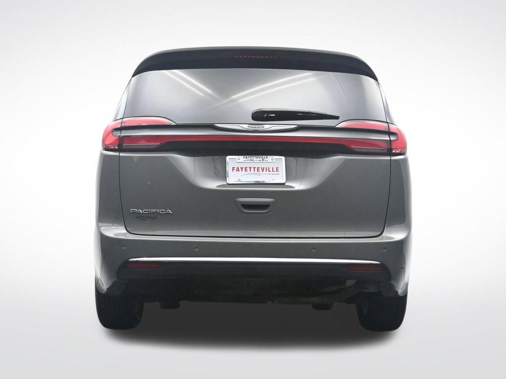Used 2025 Chrysler Pacifica Select image 35
