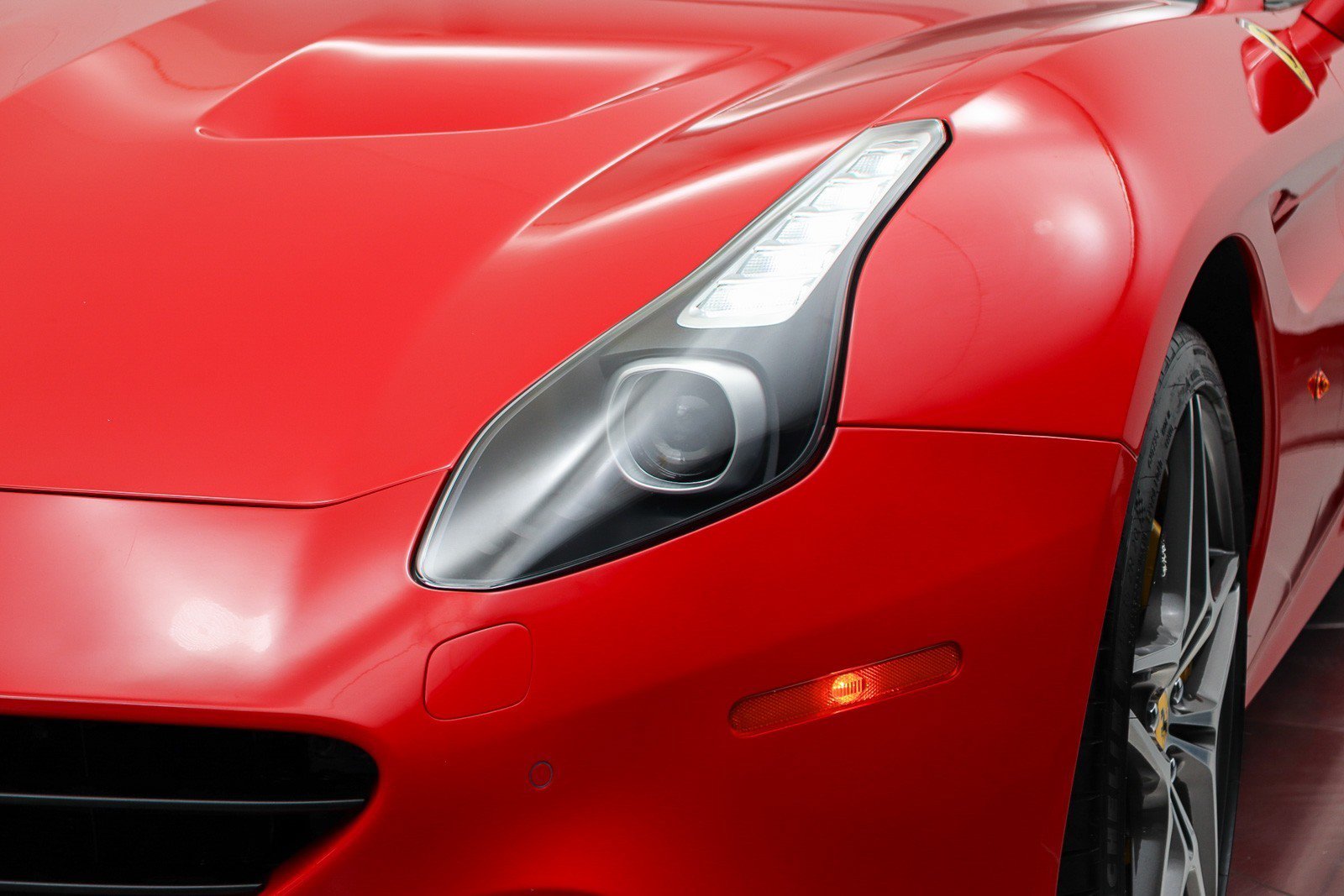 Used 2016 Ferrari California T RWD image 12
