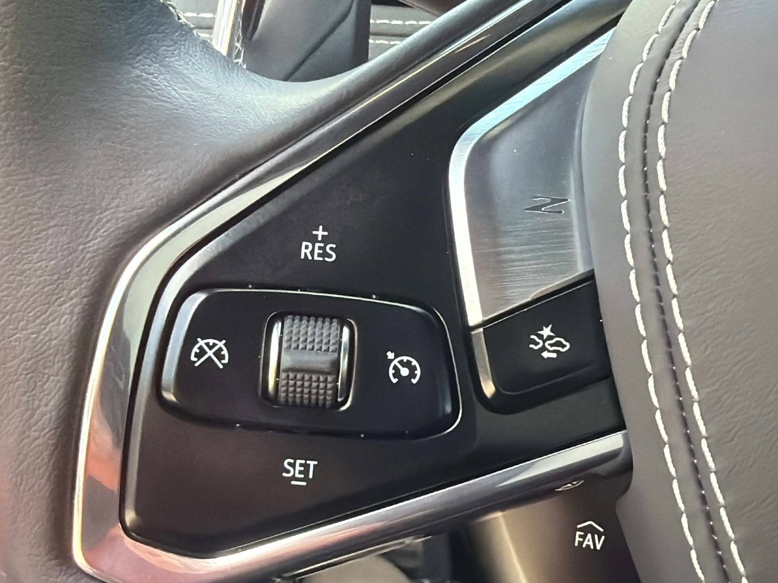 Used 2025 Chevrolet Corvette Stingray Preferred Cpe w/ Battery Protection Package RWD image 35