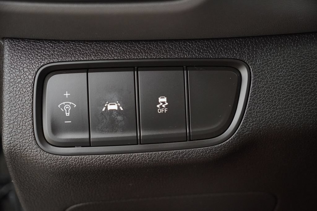 Used 2020 Hyundai Santa Fe SE FWD image 17