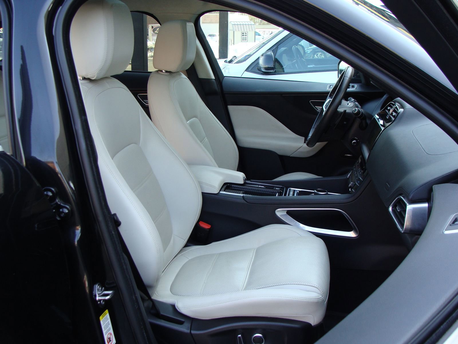 Used 2020 Jaguar F-PACE Prestige image 11