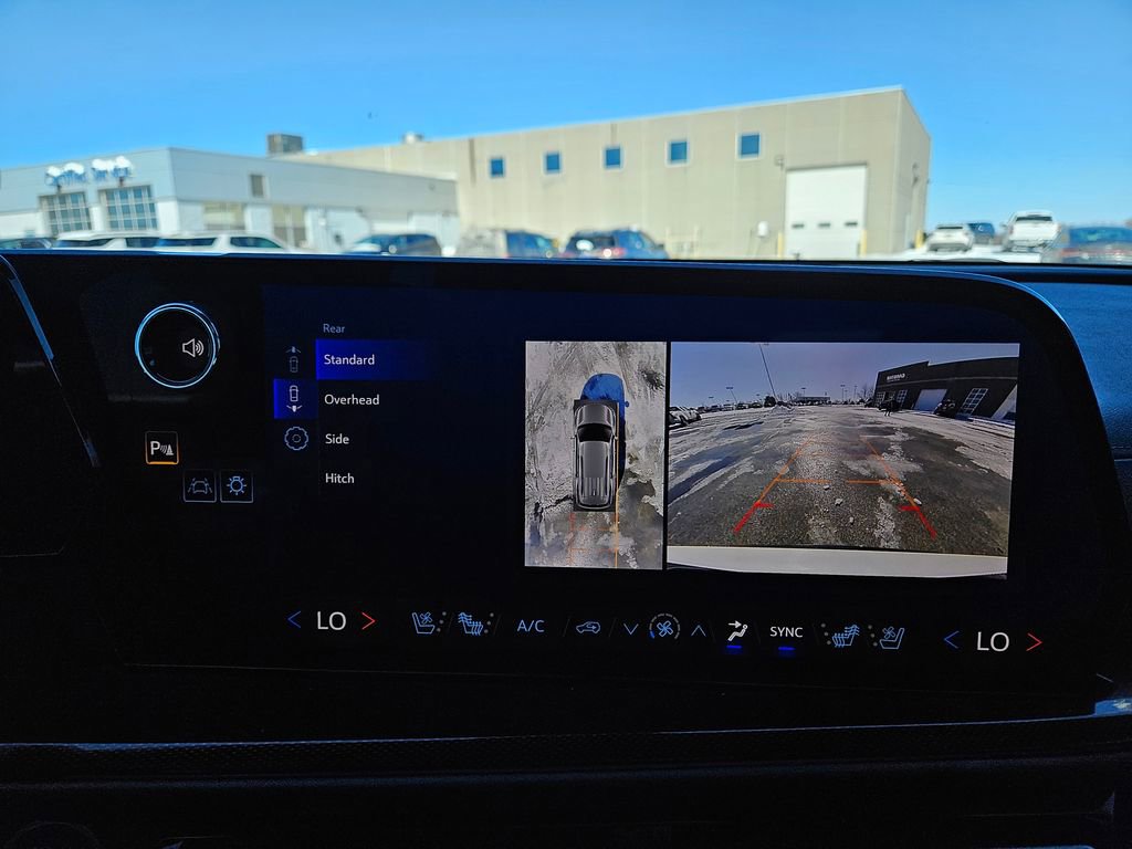 Used 2024 Chevrolet Traverse RS image 15