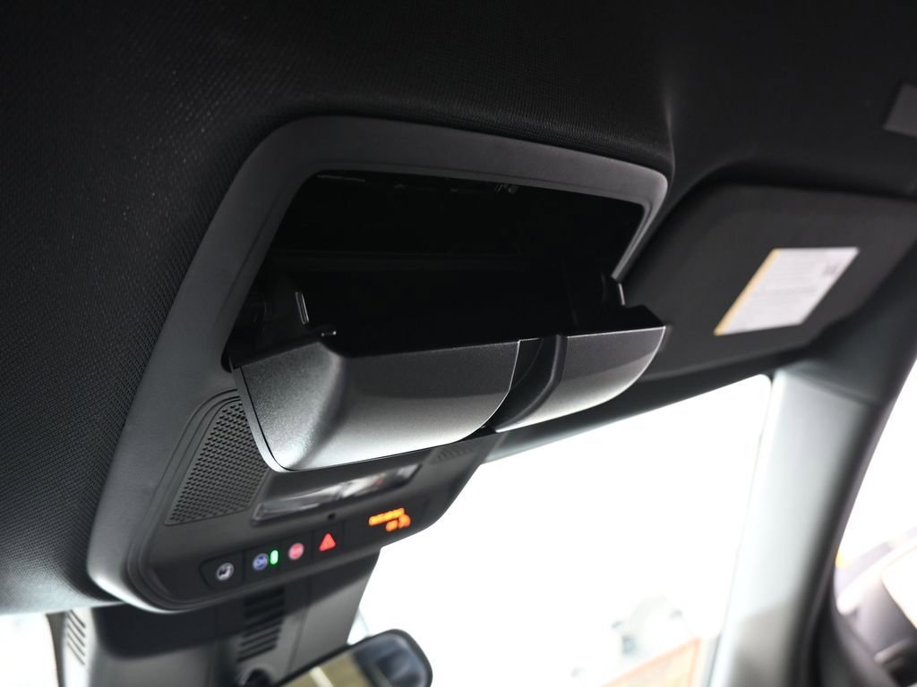 Used 2024 Chevrolet Traverse LS image 34