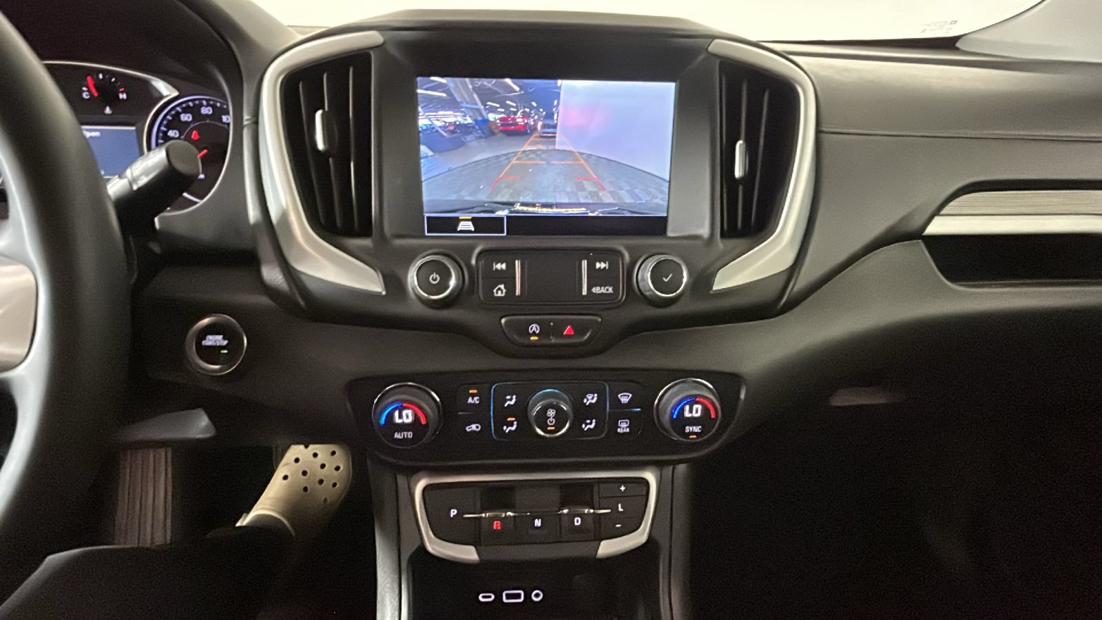 Used 2024 GMC Terrain SLT AWD/4WD image 27