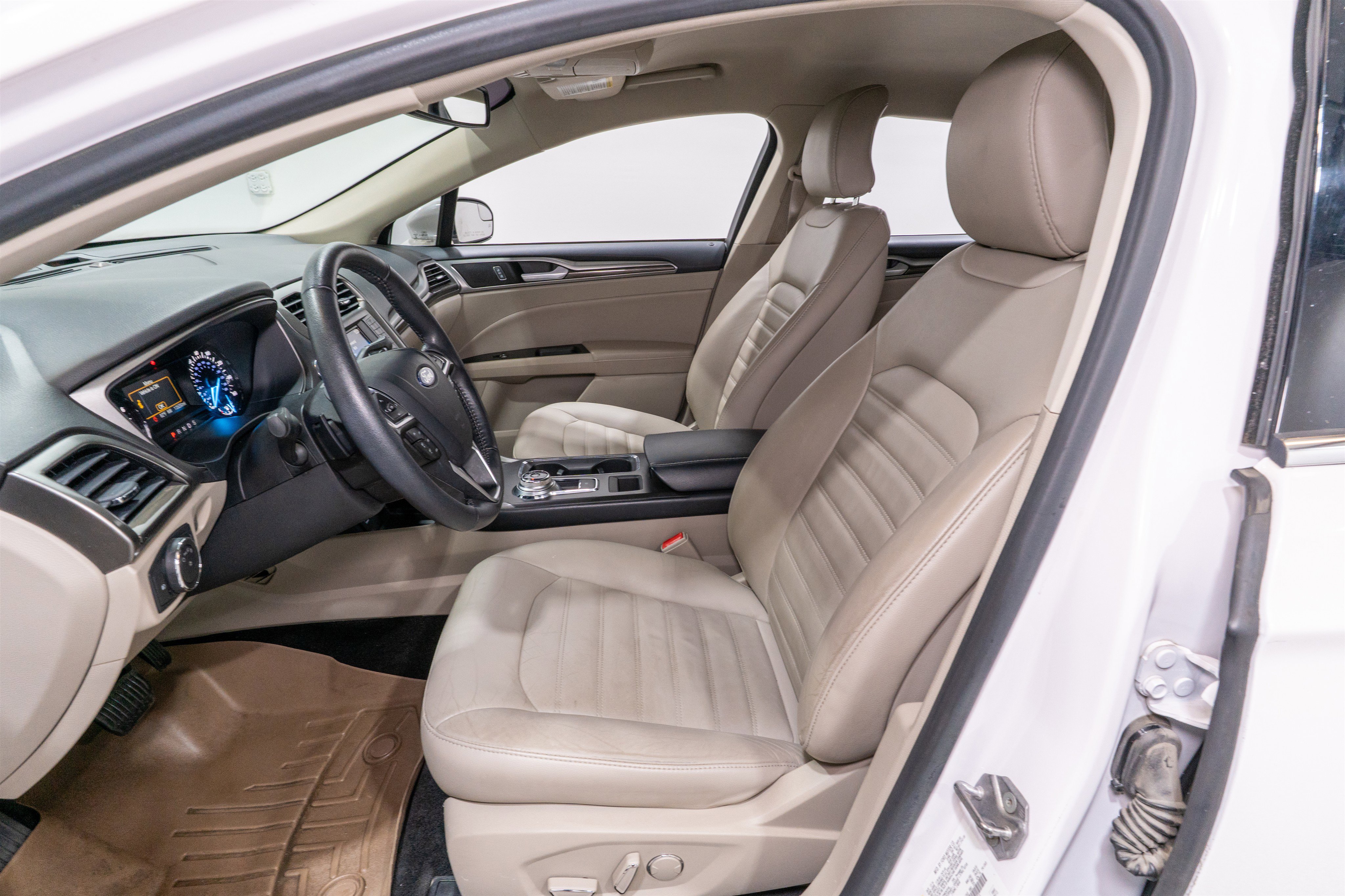 Used 2017 Ford Fusion SE image 15