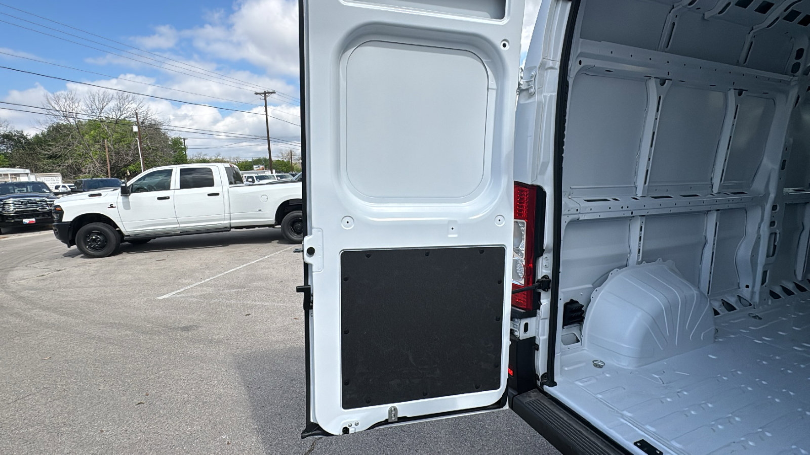 New 2026 RAM ProMaster 2500 w/ Convenience Group image 23