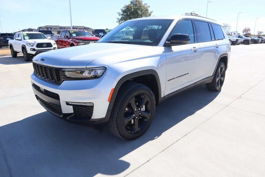 New 2025 Jeep Grand Cherokee L Limited w/ Black Appearance Package image 11