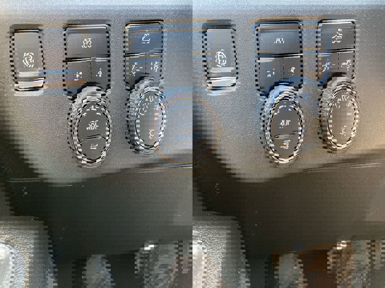 Used 2023 Chevrolet Silverado 1500 LT image 13