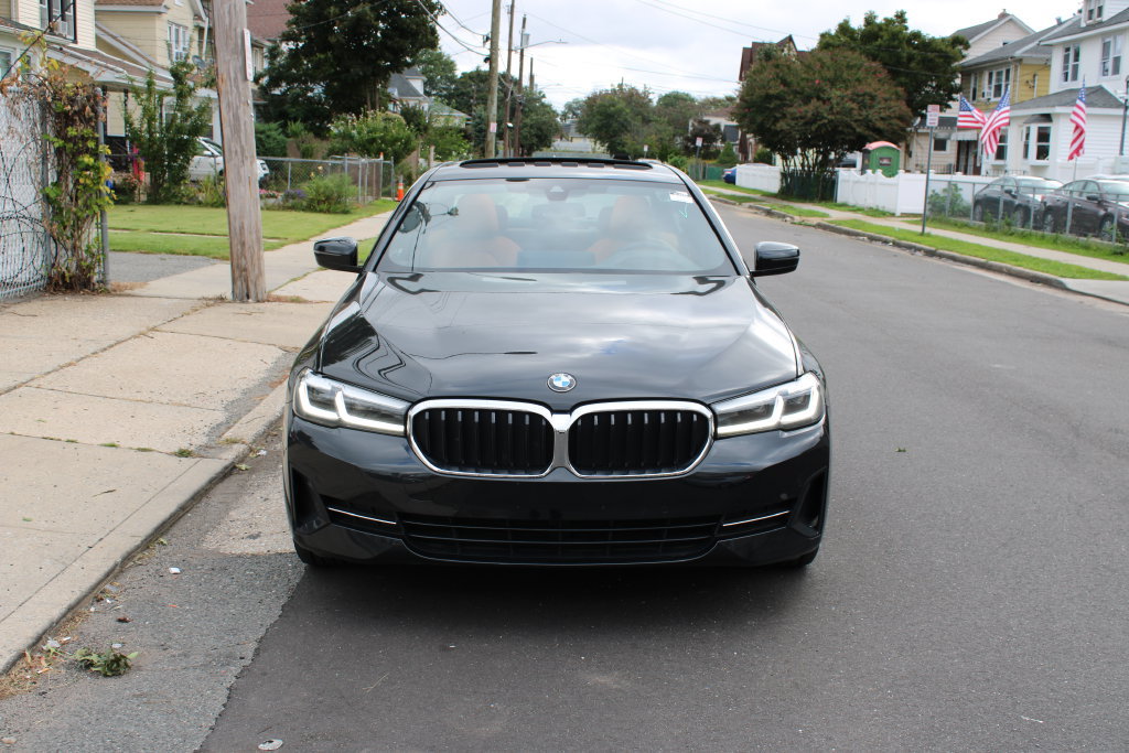 Used 2023 BMW 530i xDrive w/ Premium Package AWD/4WD image 3