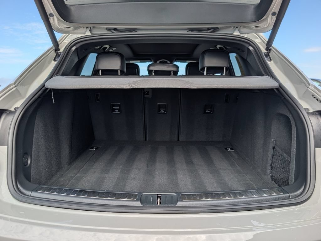 Certified 2025 Porsche Macan AWD/4WD image 12