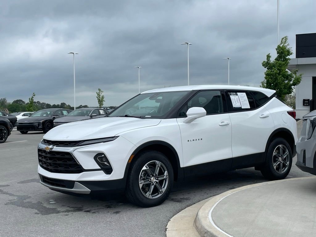 Used 2025 Chevrolet Blazer LT AWD/4WD image 4