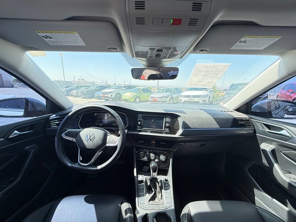 Used 2024 Volkswagen Jetta SE w/ Panoramic Sunroof Package FWD image 17